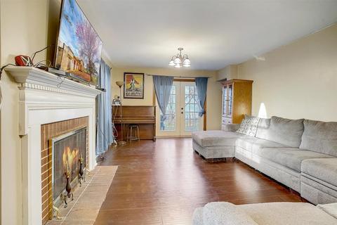 3104 W Beach Dr, Mchenry, IL 60050 photo 4