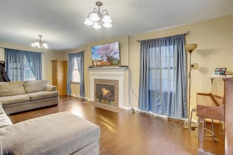 3104 W Beach Dr, Mchenry, IL 60050 photo 3