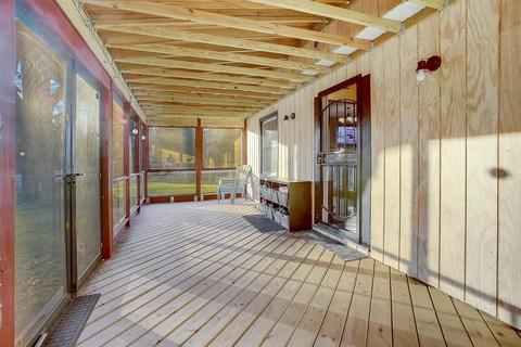 3104 W Beach Dr, Mchenry, IL 60050 photo 2