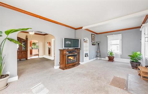 682 Raymond St, Elgin, IL 60120 photo 4
