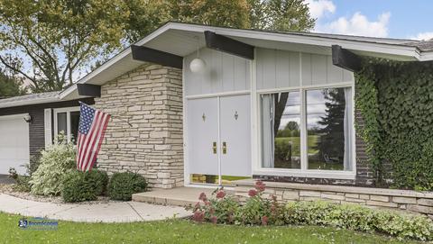 117 S Draper Rd, Mchenry, IL 60050 photo 2