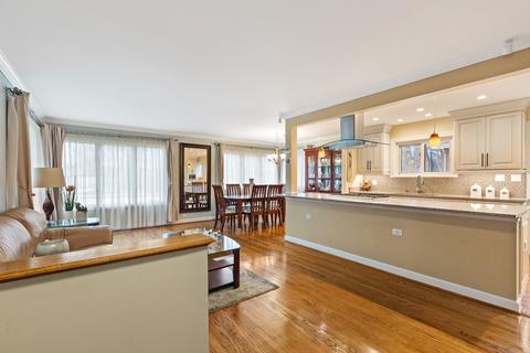 2431 Greenfield Dr, Glenview, IL 60025 photo 2