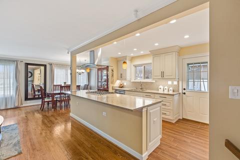2431 Greenfield Dr, Glenview, IL 60025 photo 4