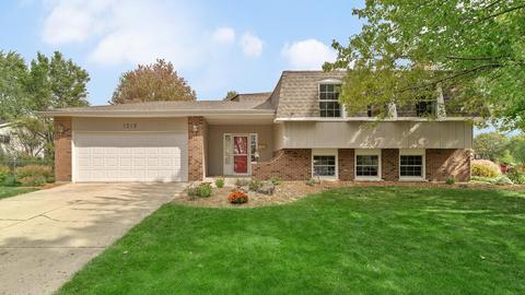 1313 Leeds Ct, Wheaton, IL 60189 photo 1