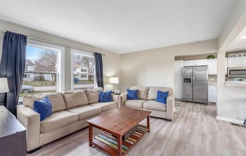 6202 Robert Rd, Cary, IL 60013 photo 2