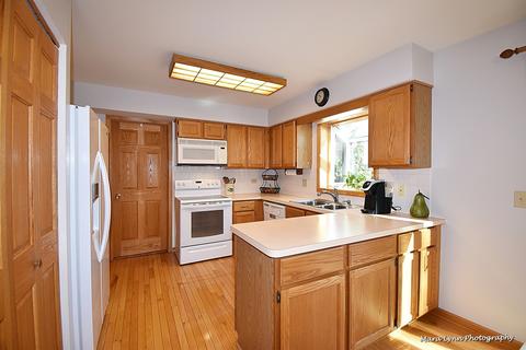 701 Stuart Dr, Carol Stream, IL 60188 photo 10