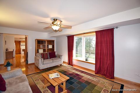 701 Stuart Dr, Carol Stream, IL 60188 photo 4