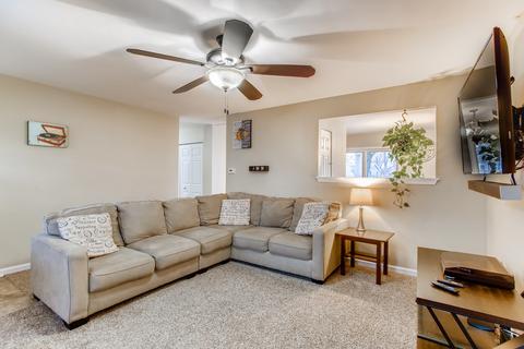79 Circle Dr E, Montgomery, IL 60538 photo 4