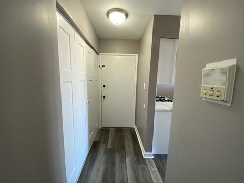 1500 Robin Cir #401, Hoffman Estates, IL 60169 photo 2