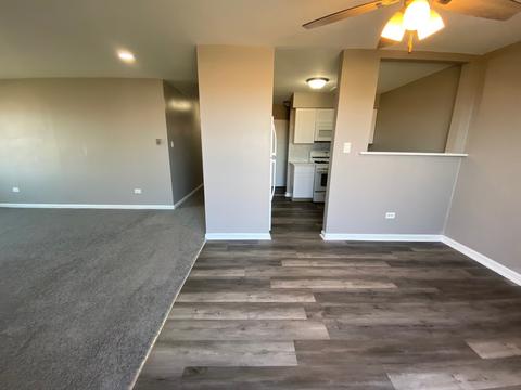 1500 Robin Cir #401, Hoffman Estates, IL 60169 photo 4