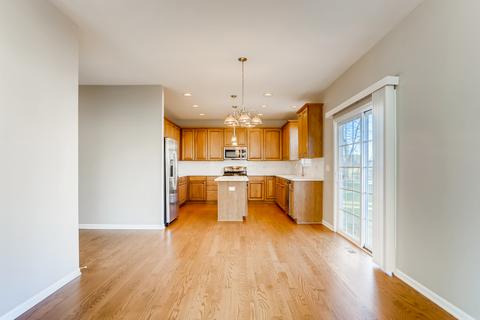 322 Cassidy Ln, Elgin, IL 60124 photo 10
