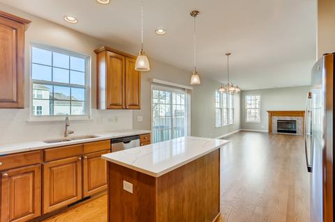 322 Cassidy Ln, Elgin, IL 60124 photo 8