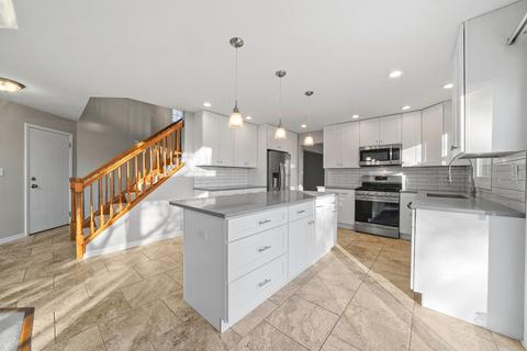1073 Wakefield Dr, Elgin, IL 60120 photo 8