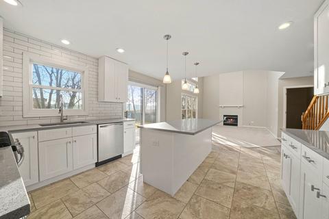 1073 Wakefield Dr, Elgin, IL 60120 photo 10