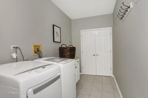 1012 Adare Dr, Wheaton, IL 60189 photo 17