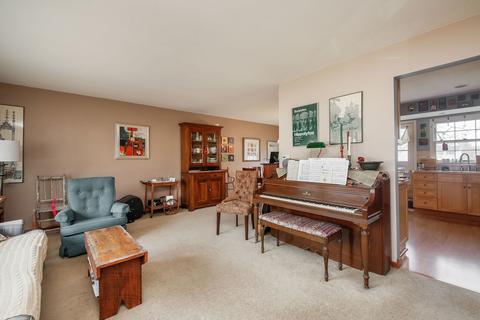447 Tennyson Rd, Bartlett, IL 60103 photo 5