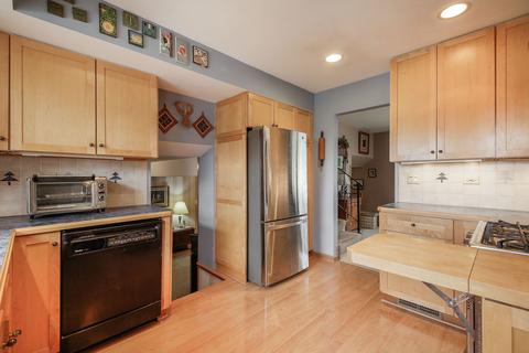 447 Tennyson Rd, Bartlett, IL 60103 photo 9