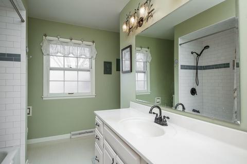 447 Tennyson Rd, Bartlett, IL 60103 photo 19