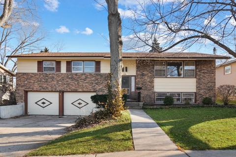 1135 Blackhawk Dr, Elgin, IL 60120 photo 2