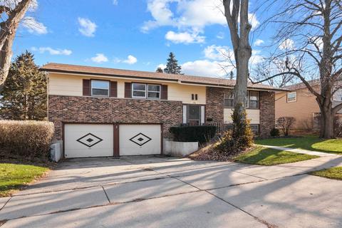 1135 Blackhawk Dr, Elgin, IL 60120 photo 3