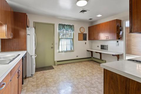 1135 Blackhawk Dr, Elgin, IL 60120 photo 8