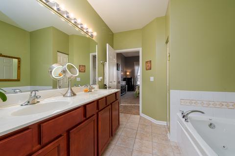 239 Garden Dr #-, Elgin, IL 60123 photo 15