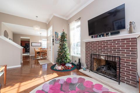 239 Garden Dr #-, Elgin, IL 60123 photo 4