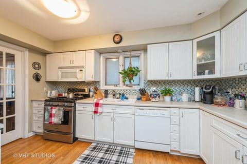 606 Howard Ct, East Dundee, IL 60118 photo 4