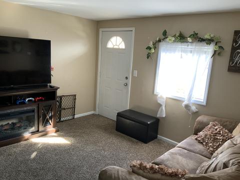 527 Aller Ave, Elgin, IL 60120 photo 8