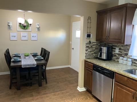 527 Aller Ave, Elgin, IL 60120 photo 16