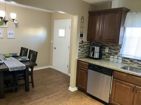 527 Aller Ave, Elgin, IL 60120 photo 9