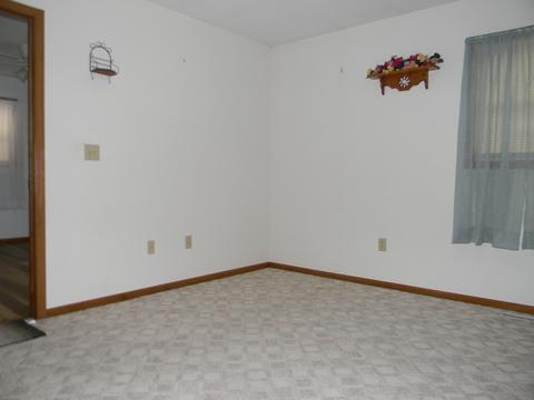 116 Clark St, Chenoa, IL 61726 photo 2