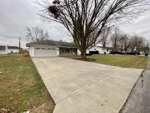 914 Warren St, Chenoa, IL 61726 photo 2
