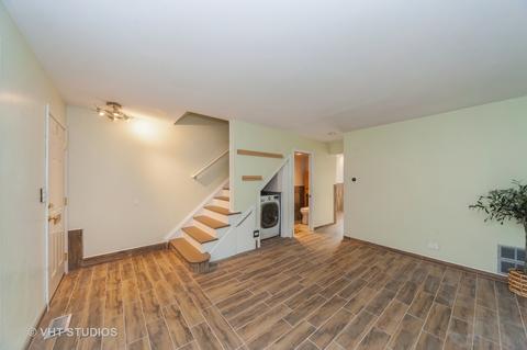 1813 Sessions Walk, Hoffman Estates, IL 60169 photo 2