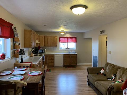 126 Clark St, Chenoa, IL 61726 photo 5