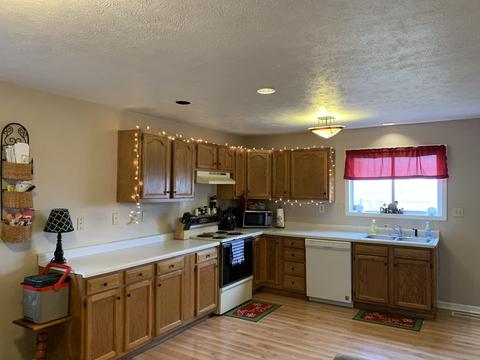 126 Clark St, Chenoa, IL 61726 photo 8