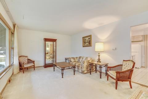 177 Lance Dr, Des Plaines, IL 60016 photo 2