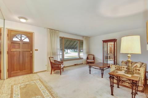 177 Lance Dr, Des Plaines, IL 60016 photo 3