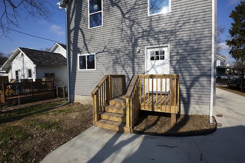 609 E Olive St, Bloomington, IL 61701 photo 2