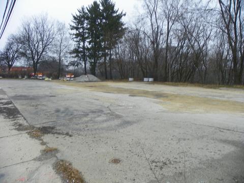 585 N State St, Elgin, IL 60123 photo 2