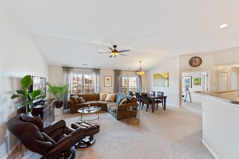 640 Mill Cir #206, Wheeling, IL 60090 photo 2