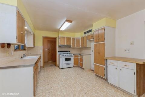 407 E High St, Sycamore, IL 60178 photo 4