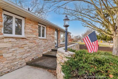 304 E Sunset Pl, Dekalb, IL 60115 photo 2