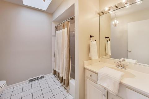 2208 Maple Ave, Northbrook, IL 60062 photo 10