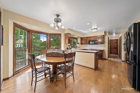 1724 Austin Ct, Wheaton, IL 60189 photo 9