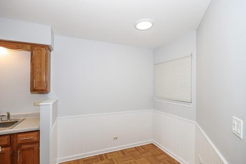 8305 Highpoint Cir #E, Darien, IL 60561 photo 10