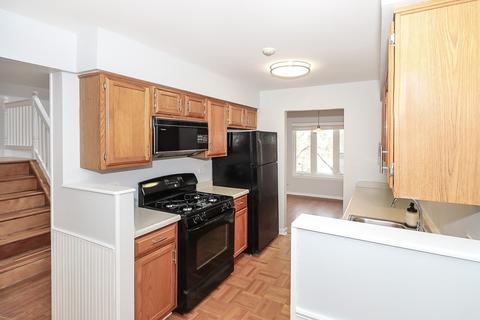 8305 Highpoint Cir #E, Darien, IL 60561 photo 6