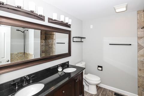 8305 Highpoint Cir #E, Darien, IL 60561 photo 22
