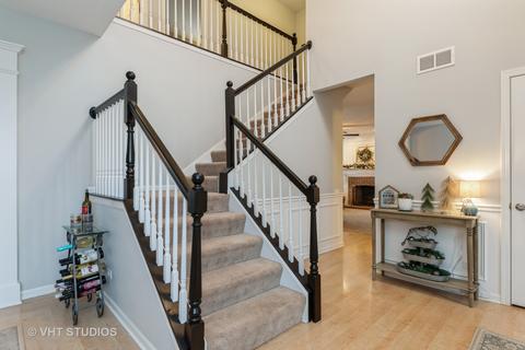 14 Gillingham Ct, Algonquin, IL 60102 photo 2