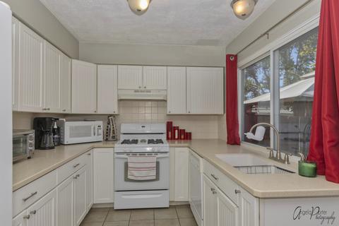 1924 Whitingham Ln, Hoffman Estates, IL 60169 photo 4